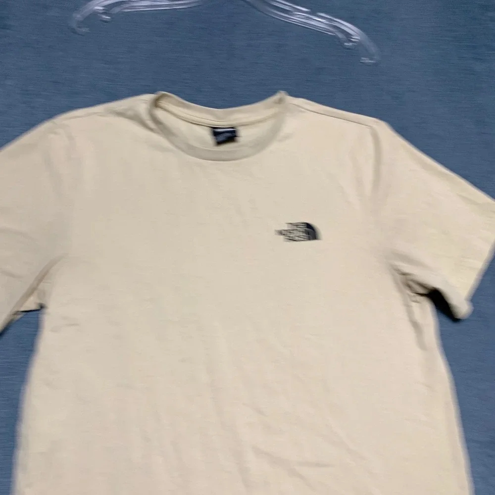 The North Face T Shirt Mens Medium Beige Crew Neck Logo Casual Fit Summer Tee